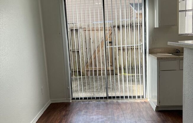 1 bed, 1.5 baths, 776 sqft, $975, Unit 25-1203