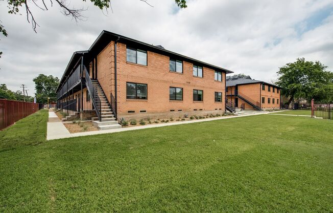 1 bed, 1 bath, 698 sqft, $1,323, Unit 1203