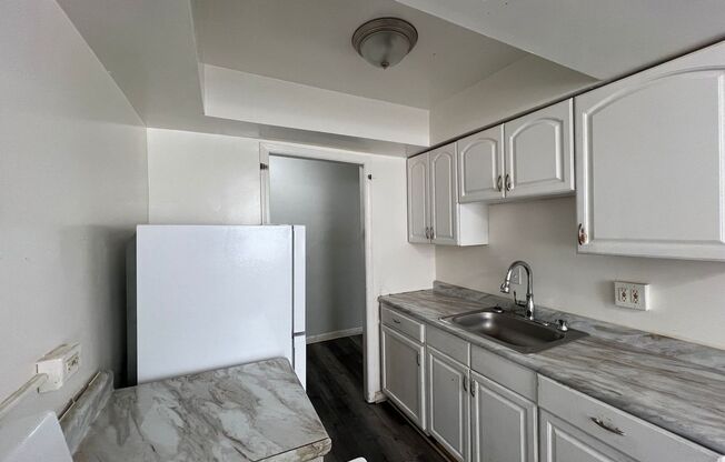 2 beds, 1 bath, $1,100, Unit Unit 3