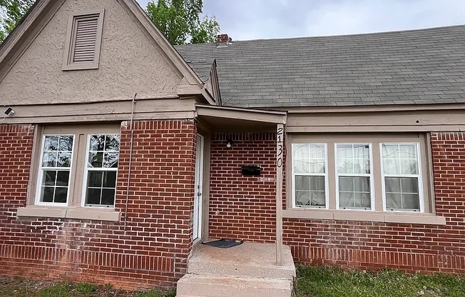 2130 N STONEWALL AVE