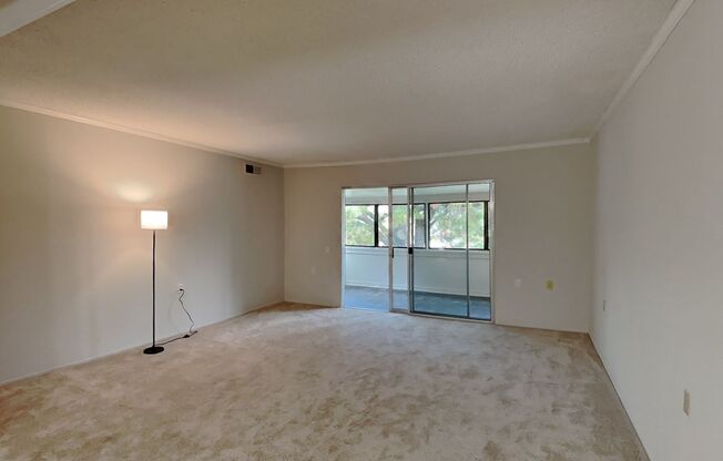 Spacious Rossmoor 2/2 Condo Available Now!