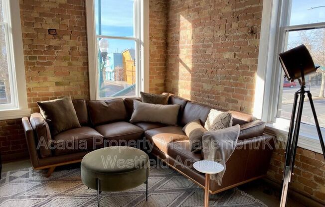 20 FREEDOM BLVD 200 W