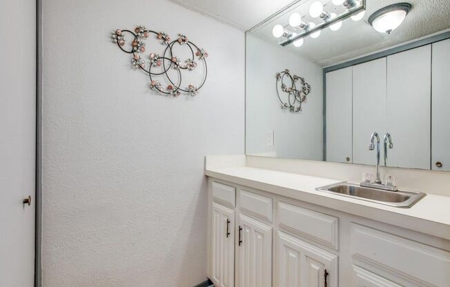 2 beds, 2 baths, $1,900, Unit # 22B