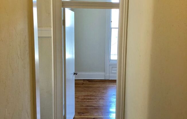 10 Lyon Street/1190 Haight Street (303rc)