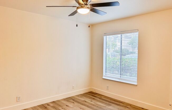 2 beds, 1 bath, 880 sqft, $1,485, Unit 033