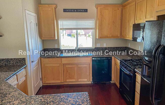 3 beds, 2 baths, $3,200