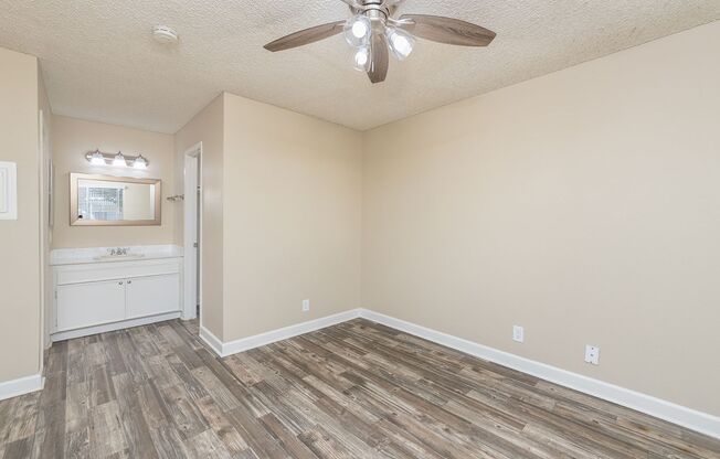 2 beds, 1.5 baths, 700 sqft, $2,295, Unit 28