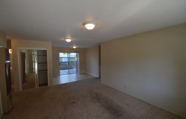 3 beds, 1 bath, $1,680, Unit 1146B