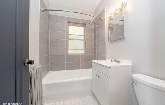 Heart of Arlington Heights! Steps away from Metra Station!