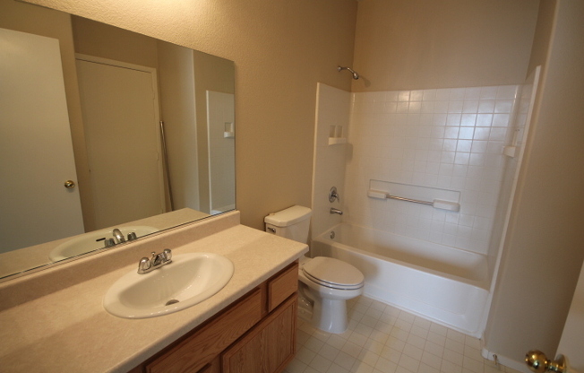 3 beds, 2 baths, $1,695, Unit # 1008