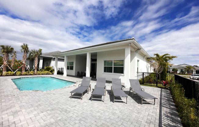 10027 TIMBER CRK WAY