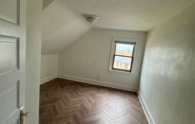 4 beds, 1 bath, $2,400