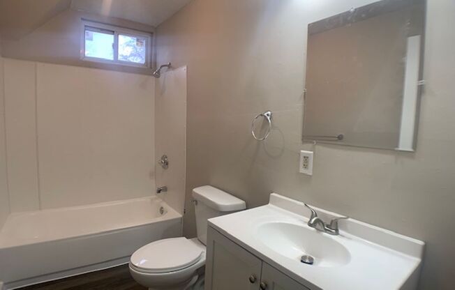 2 beds, 1 bath, 725 sqft, $1,595, Unit 2