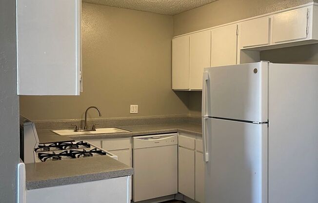 2 beds, 1.5 baths, 832 sqft, $799, Unit 219