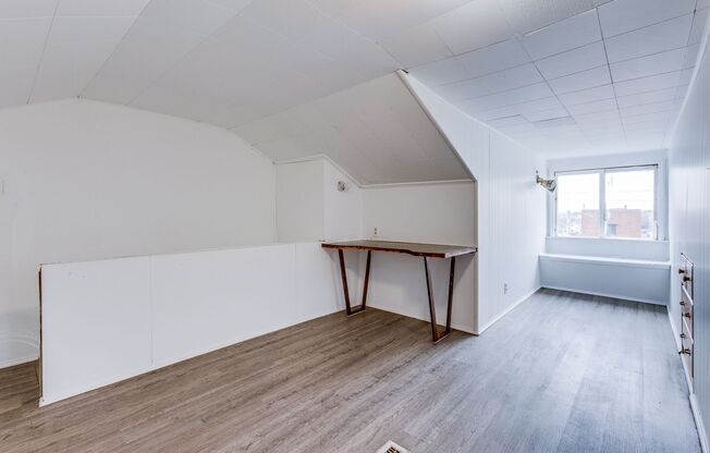 Available NOW- Charming 3 Bedroom Townhouse in the Heart of Mt. Oliver!