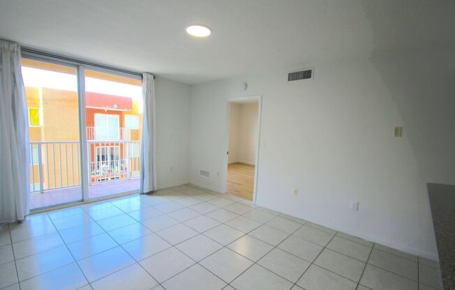 Modern 1-Bedroom 1-Bathroom with a den, centrally located in Miami