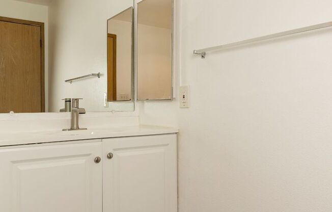 1 bed, 1 bath, 590 sqft, $1,595, Unit 421
