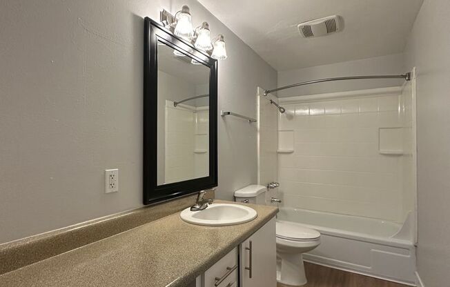 2 beds, 1 bath, 807 sqft, $1,795, Unit M3