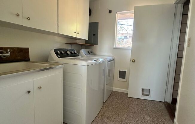 2 beds, 1 bath, 1,176 sqft, $1,750, Unit Heenan 1110