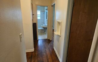 2 beds, 1 bath, $695, Unit 1021