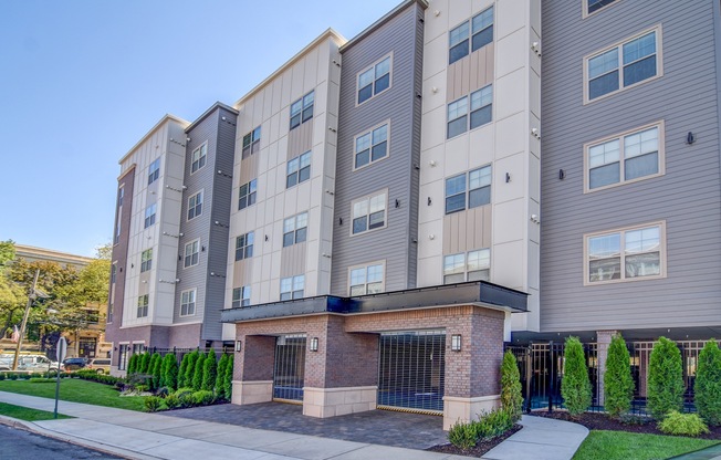 2 beds, 2 baths, 1,270 sqft, $3,250, Unit Residence 510