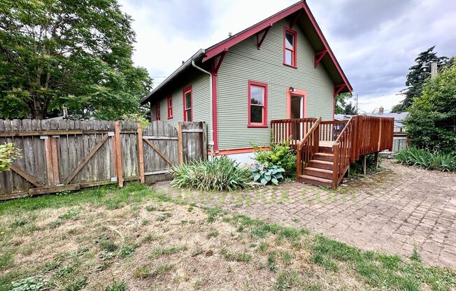 2-Bedroom House with Fully Fenced Backyard with Garden