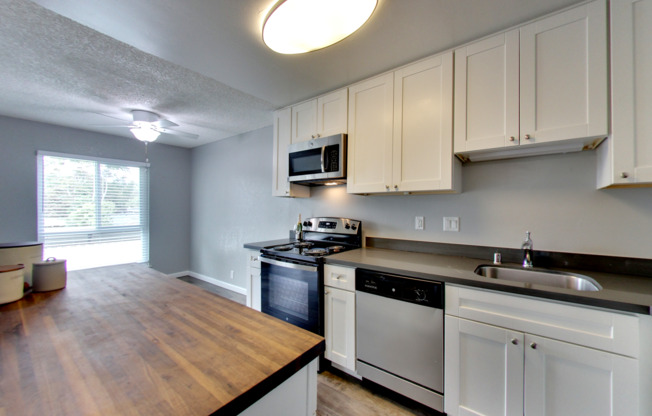 2 beds, 1 bath, 925 sqft, $2,350, Unit 317