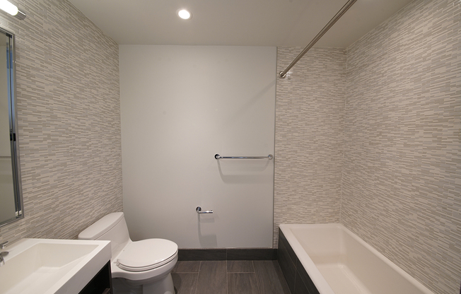 1 bed, 1 bath, $5,290, Unit 34G