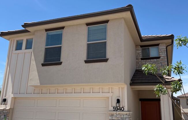 4 bed | 2 1/2 bath | 2 car garage in Desert Canyon with washer/dryer/fridge