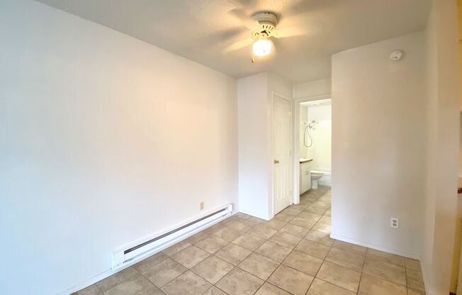 1 bed, 1 bath, 600 sqft, $999, Unit 19