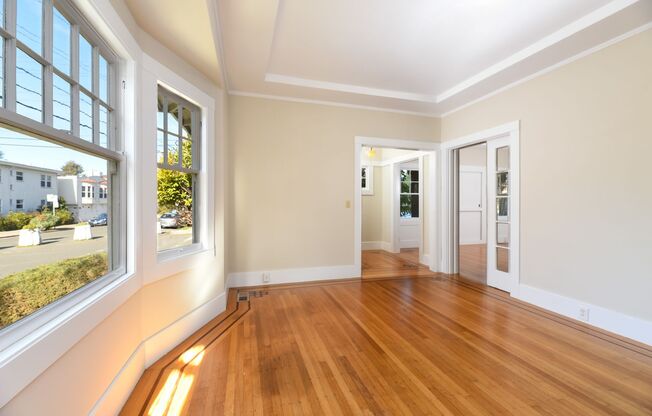 Beautiful & Cozy 2 BR/1 BA Home Available In Berkeley (Off University Ave)!