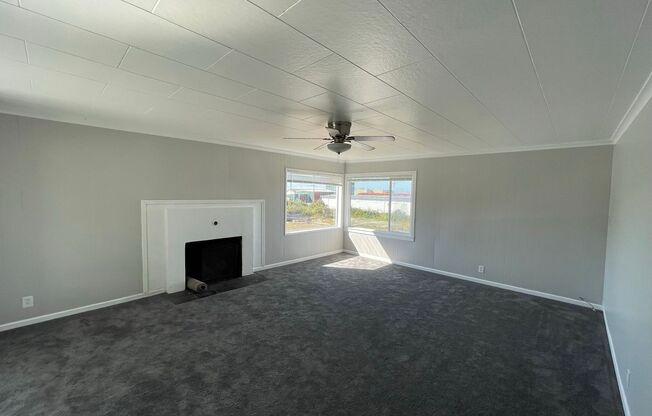 2 beds, 1 bath, $1,500, Unit 386 W. Marine Dr. #5