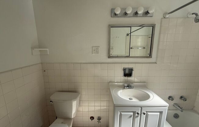 Studio, 1 bath, 295 sqft, $1,175, Unit Old King Edward 731