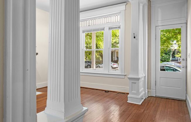 $2,890 / 2 br / 2 ba / 1,400 sqft