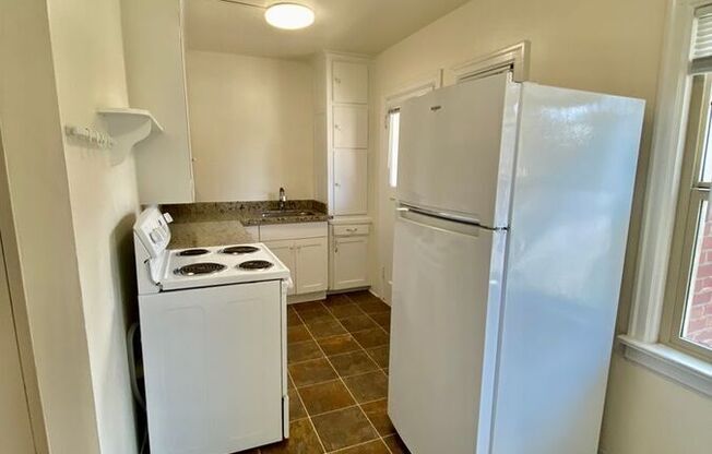 2605 44 AVE SW