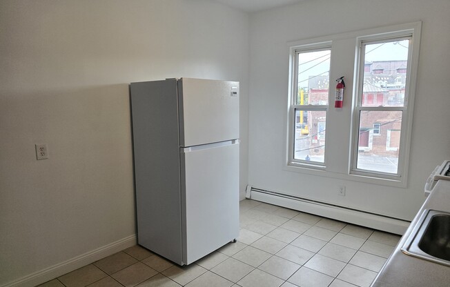 3 beds, 1 bath, 1,400 sqft, $2,900, Unit 3
