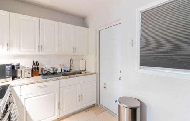 2Bed/1 Bath Apartment for Rent - Near Downtown Sarasota!