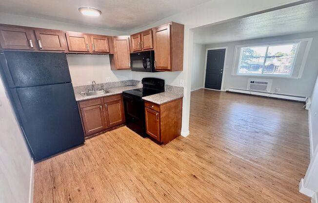 2 beds, 1 bath, 700 sqft, $1,175, Unit 32