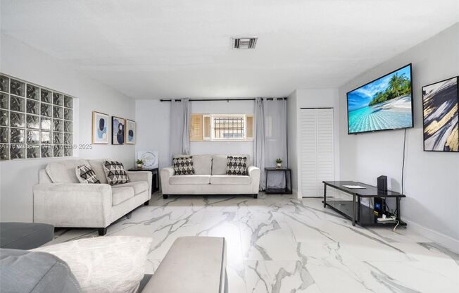 18525 NW 39TH AVE MIAMI GARDENS, FL 33055