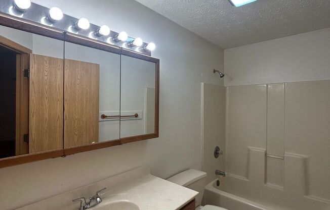 4 beds, 2 baths, $1,300, Unit 2204 SR 26 W-Unit 2