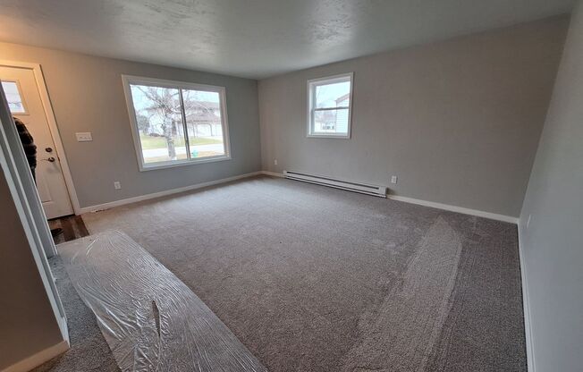 2 beds, 1 bath, $1,395, Unit 692 S. Olson Ave.