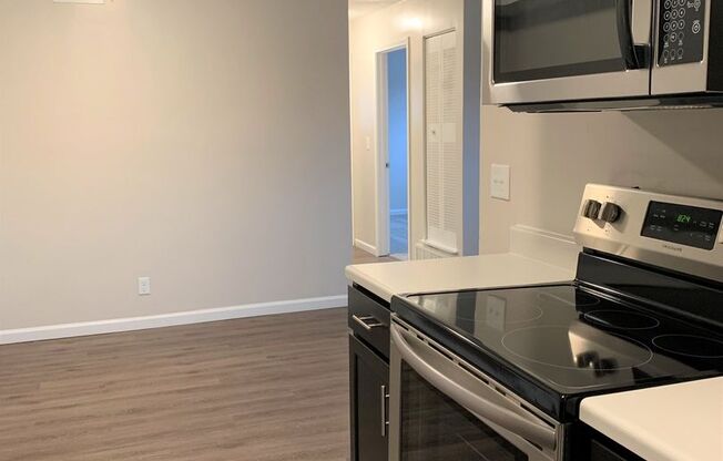 2 beds, 1.5 baths, 835 sqft, $1,085, Unit N-0612