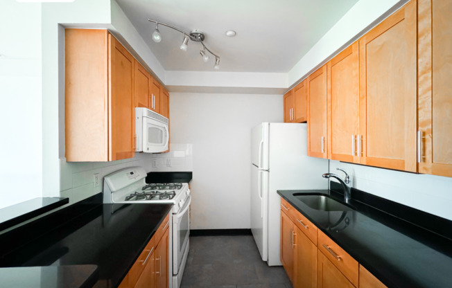 1 bed, 1 bath, $2,495, Unit 4D