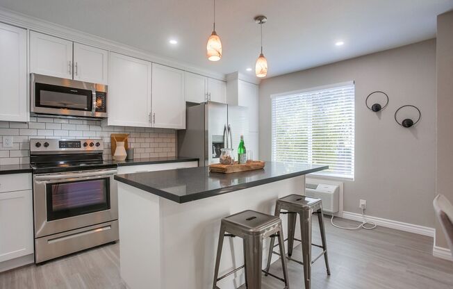 2 beds, 2 baths, 982 sqft, $3,095, Unit 27