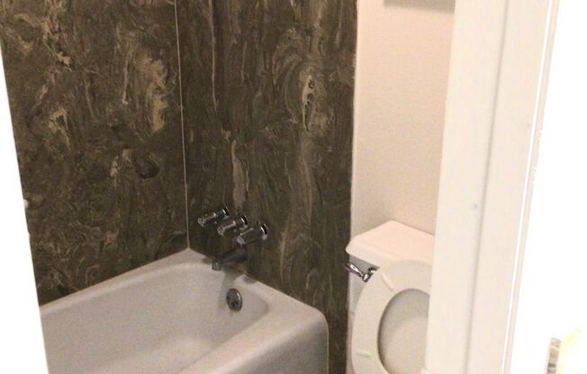 2 beds, 2 baths, 995 sqft, $800, Unit 22