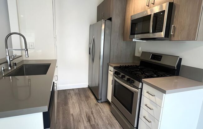 1 bed, 1 bath, $2,050, Unit 11