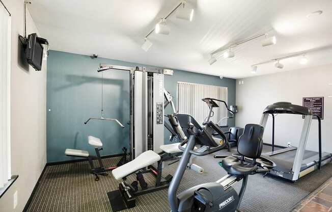 24 hour fitness center, Knottingham Apartments, ClintonTownship, Michigan