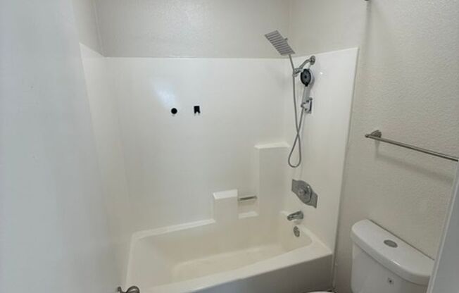 1 bed, 1 bath, 660 sqft, $2,200