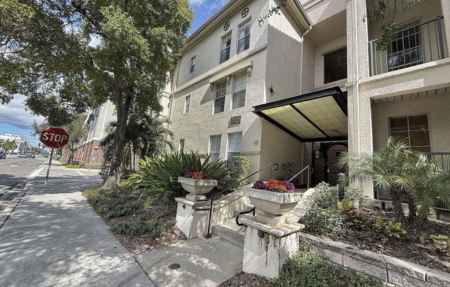 402 S Armenia Ave. #133