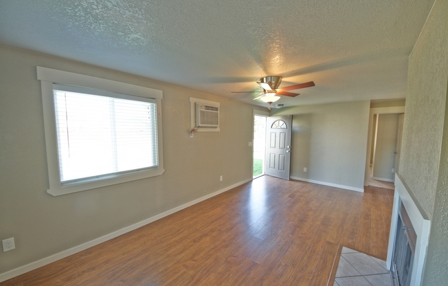 EASY LIVING - SE BOISE 2BR/1BA - New appliances, a garage and a small yard!